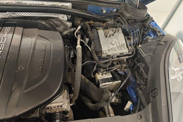 Used Porsche Macan 2018 Macan 2.0T Engine Bay Left