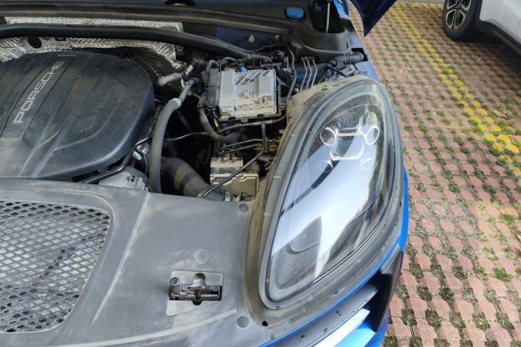 Used Porsche Macan 2018 Macan 2.0T Engine Bay Left