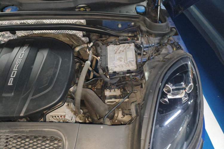 Used Porsche Macan 2018 Macan 2.0T Engine Bay Left
