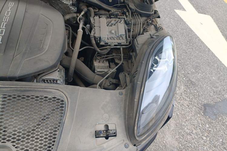 Used Porsche Macan 2018 Macan 2.0T Engine Bay Left