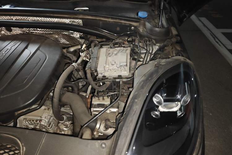 Used Porsche Macan 2018 Macan 2.0T Engine Bay Left