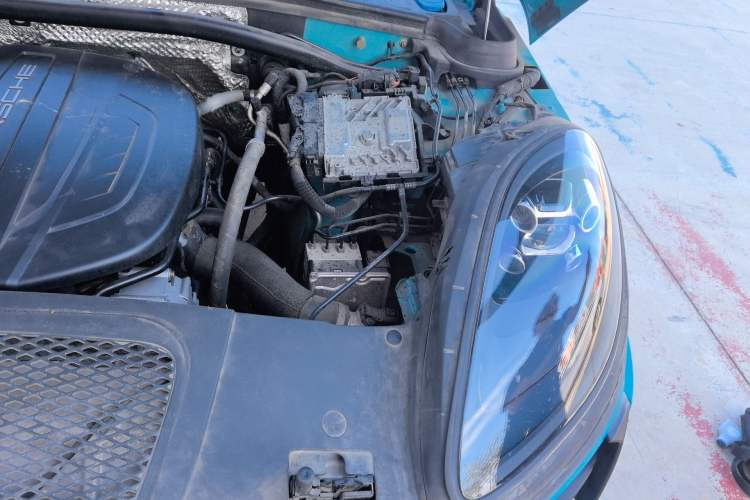 Used Porsche Macan 2018 Macan 2.0T Engine Bay Left