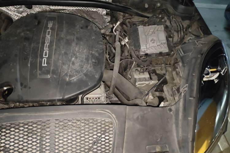 Used Porsche Macan 2018 Macan 2.0T Engine Bay Left