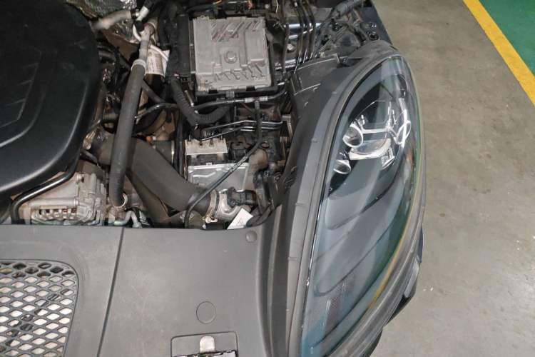 Used Porsche Macan 2018 Macan 2.0T Engine Bay Left