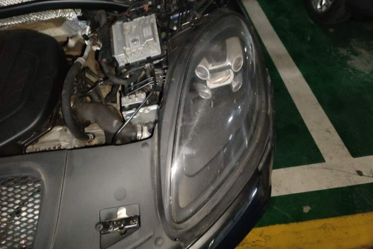 Used Porsche Macan 2018 Macan 2.0T Engine Bay Left