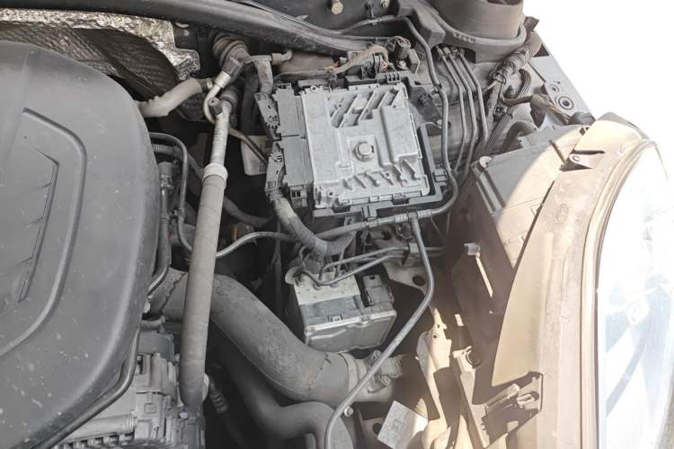 Used Porsche Macan 2018 Macan 2.0T Engine Bay Left