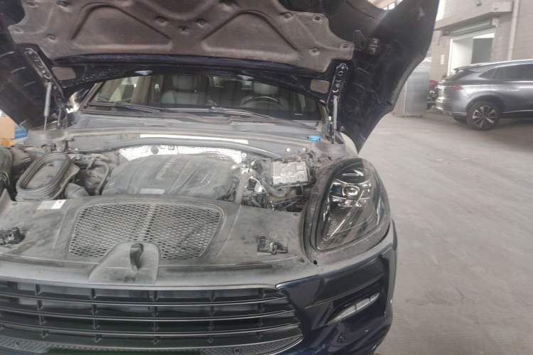 Used Porsche Macan 2018 Macan 2.0T Engine Bay Left