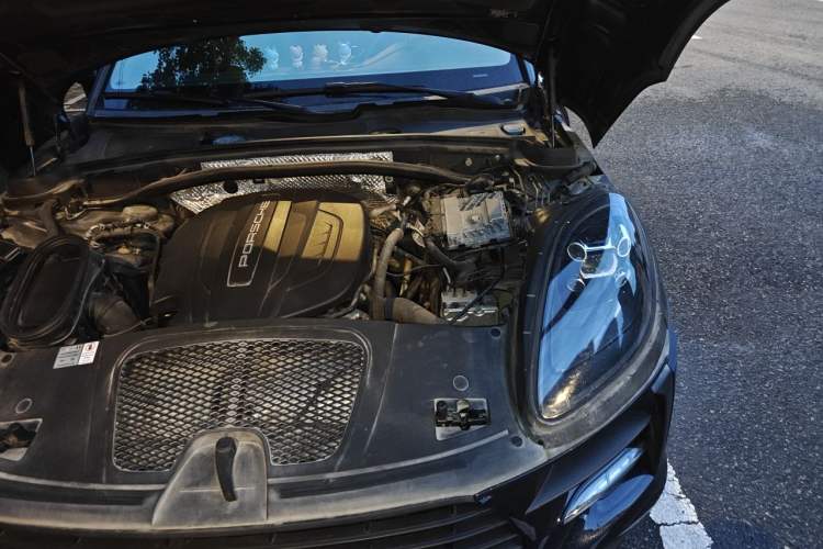 Used Porsche Macan 2018 Macan 2.0T Engine Bay Left