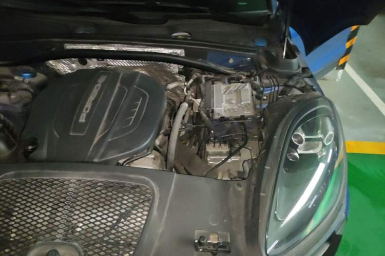 Used Porsche Macan 2018 Macan 2.0T Engine Bay Left
