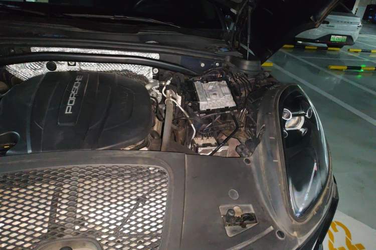 Used Porsche Macan 2018 Macan 2.0T Engine Bay Left