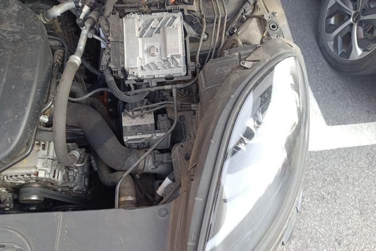 Used Porsche Macan 2018 Macan 2.0T Engine Bay Left