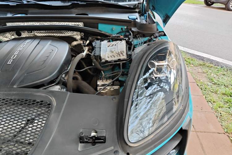 Used Porsche Macan 2018 Macan 2.0T Engine Bay Left