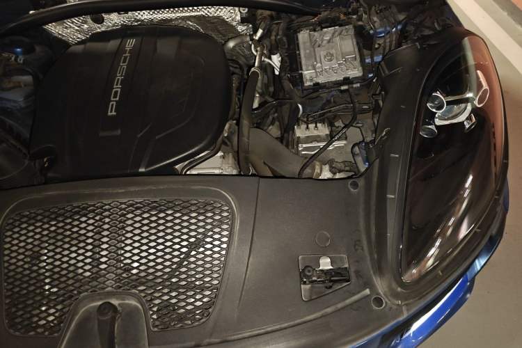 Used Porsche Macan 2018 Macan 2.0T Engine Bay Left