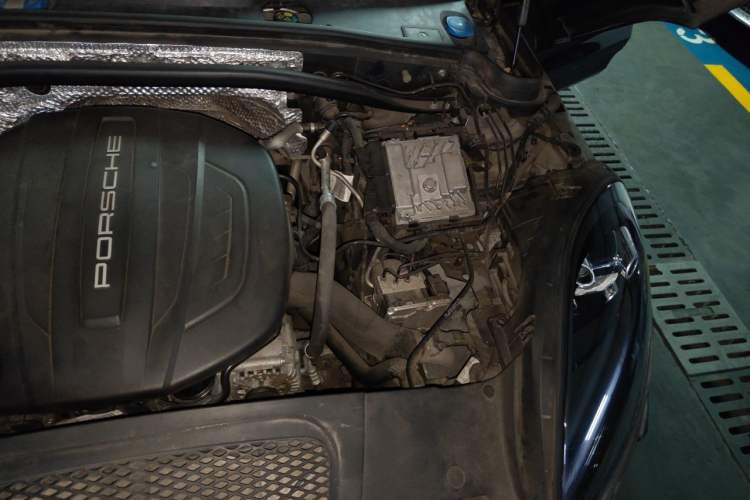 Used Porsche Macan 2018 Macan 2.0T Engine Bay Left