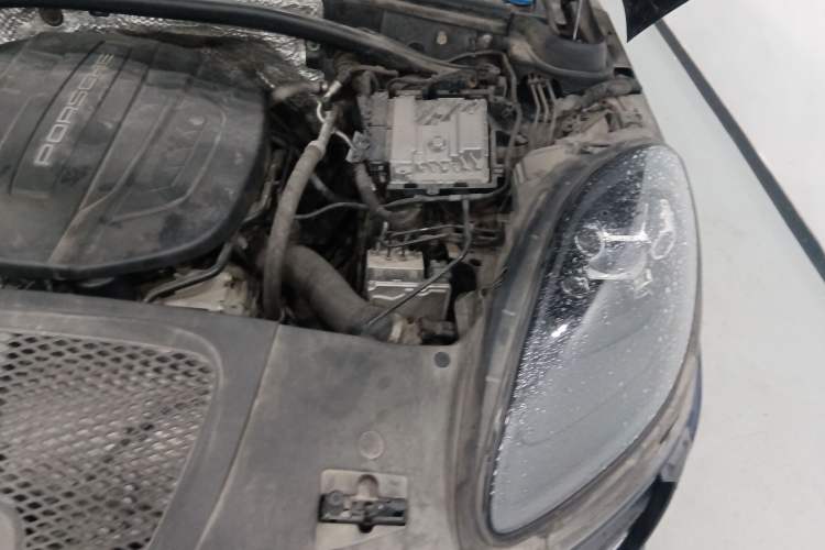 Used Porsche Macan 2018 Macan 2.0T Engine Bay Left