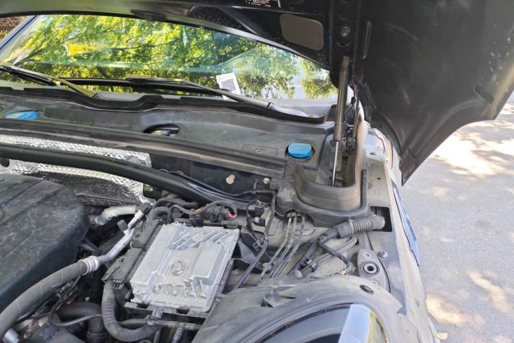 Used Porsche Macan 2018 Macan 2.0T Engine Bay Left