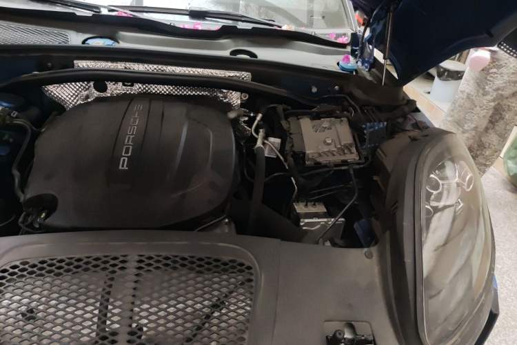 Used Porsche Macan 2018 Macan 2.0T Engine Bay Left