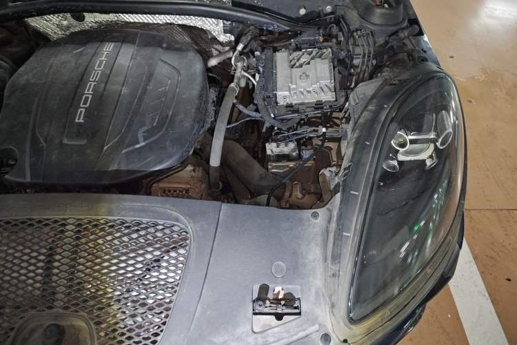 Used Porsche Macan 2018 Macan 2.0T Engine Bay Left