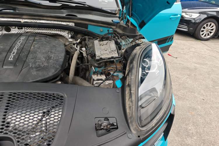 Used Porsche Macan 2018 Macan 2.0T Engine Bay Left