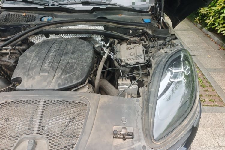 Used Porsche Macan 2018 Macan 2.0T Engine Bay Left