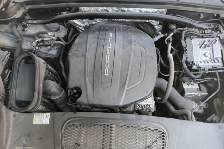 Used Porsche Macan 2018 Macan 2.0T Engine Bay