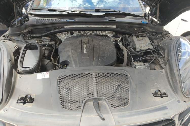 Used Porsche Macan 2018 Macan 2.0T Engine Bay