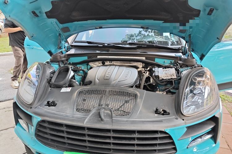 Used Porsche Macan 2018 Macan 2.0T Engine Bay