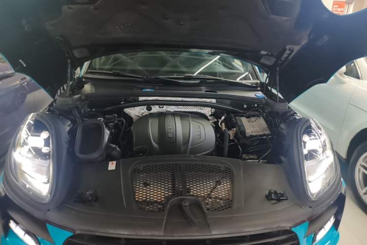 Used Porsche Macan 2018 Macan 2.0T Engine Bay