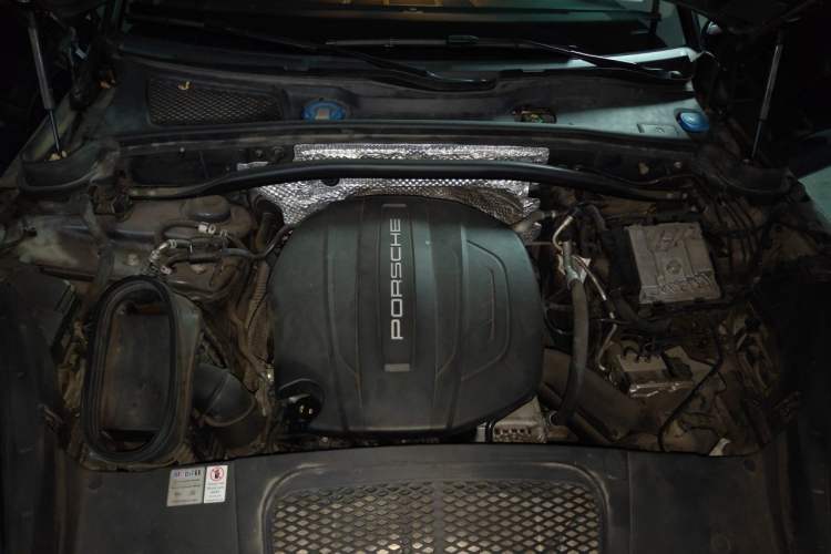 Used Porsche Macan 2018 Macan 2.0T Engine Bay