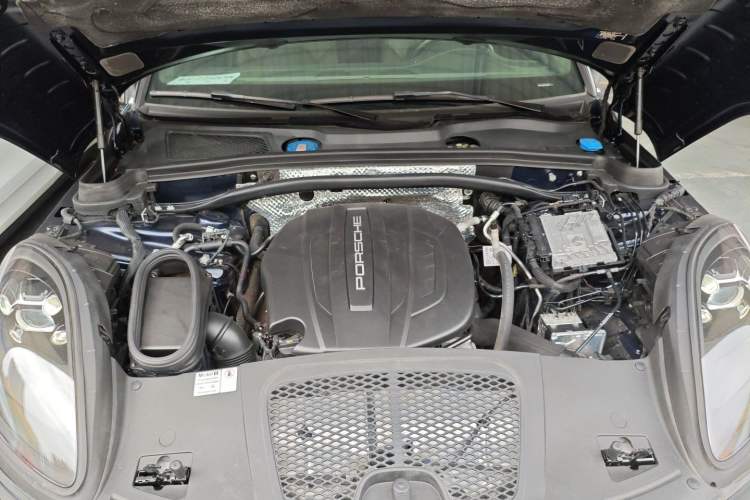 Used Porsche Macan 2018 Macan 2.0T Engine Bay