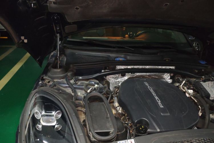 Used Porsche Macan 2018 Macan 2.0T Engine Bay Right