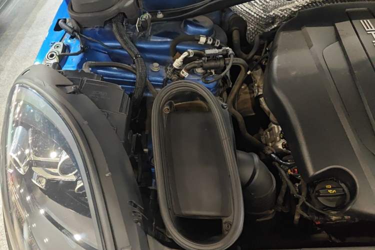 Used Porsche Macan 2018 Macan 2.0T Engine Bay Right