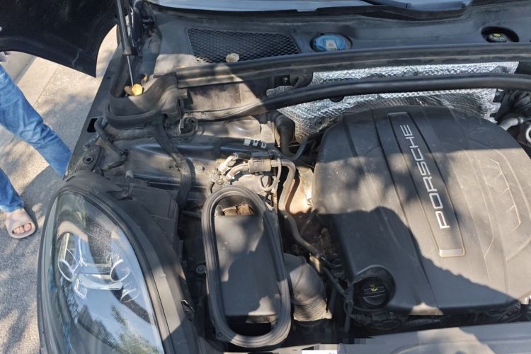 Used Porsche Macan 2018 Macan 2.0T Engine Bay Right
