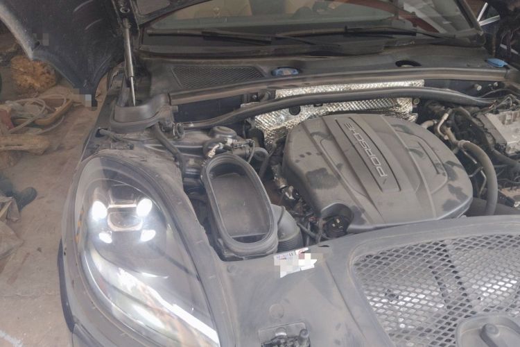 Used Porsche Macan 2018 Macan 2.0T Engine Bay Right