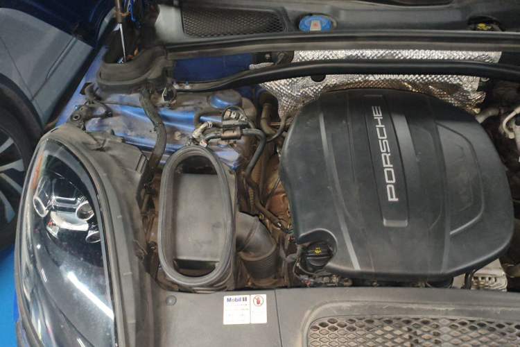 Used Porsche Macan 2018 Macan 2.0T Engine Bay Right