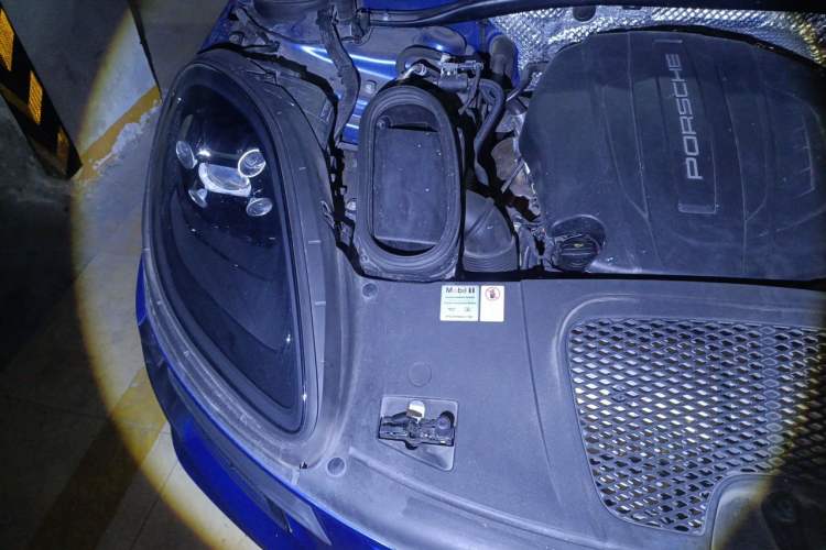 Used Porsche Macan 2018 Macan 2.0T Engine Bay Right