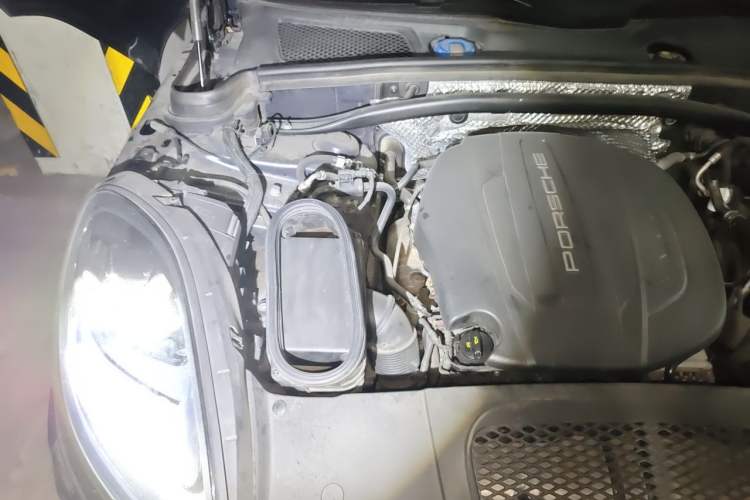 Used Porsche Macan 2018 Macan 2.0T Engine Bay Right