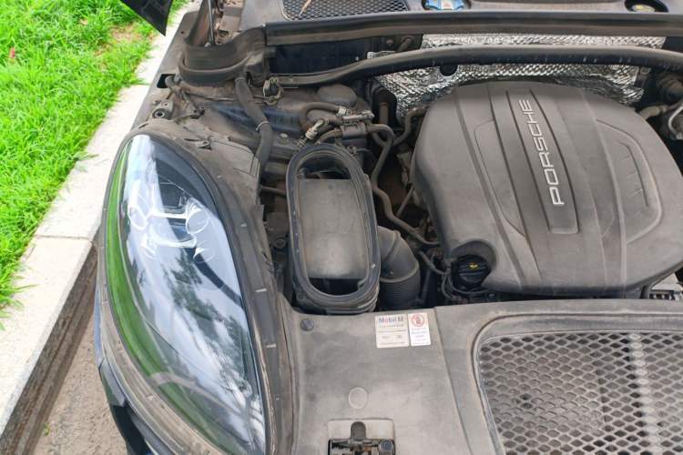 Used Porsche Macan 2018 Macan 2.0T Engine Bay Right