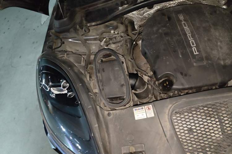 Used Porsche Macan 2018 Macan 2.0T Engine Bay Right