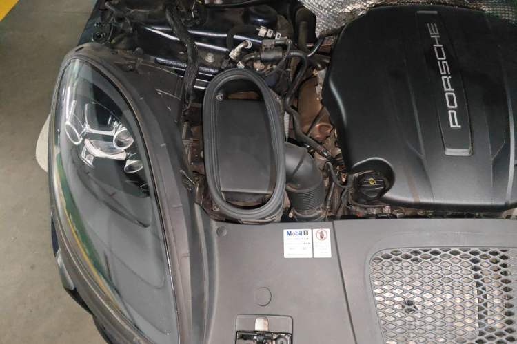 Used Porsche Macan 2018 Macan 2.0T Engine Bay Right