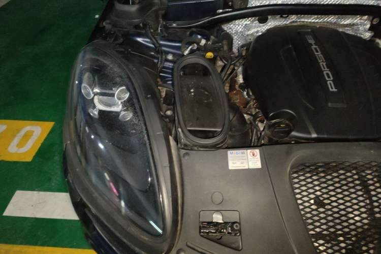 Used Porsche Macan 2018 Macan 2.0T Engine Bay Right