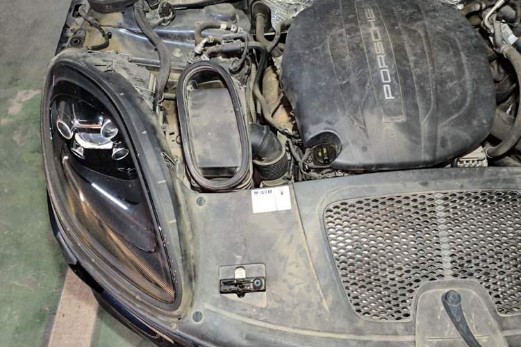Used Porsche Macan 2018 Macan 2.0T Engine Bay Right