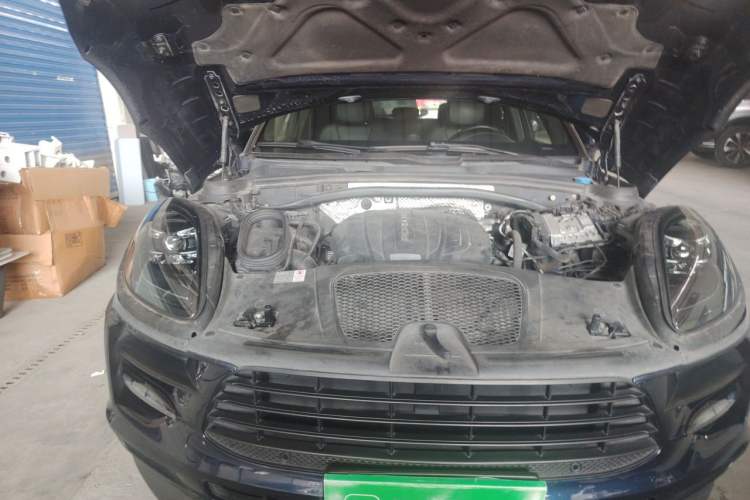 Used Porsche Macan 2018 Macan 2.0T Engine Bay Right