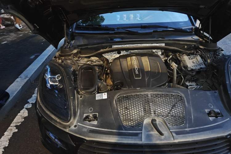 Used Porsche Macan 2018 Macan 2.0T Engine Bay Right