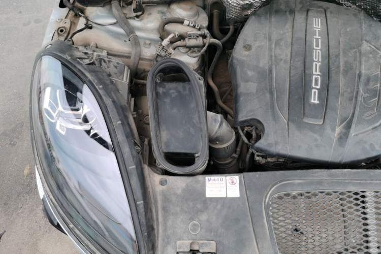 Used Porsche Macan 2018 Macan 2.0T Engine Bay Right
