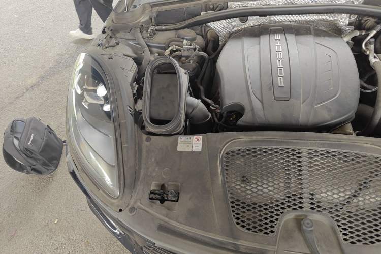Used Porsche Macan 2018 Macan 2.0T Engine Bay Right