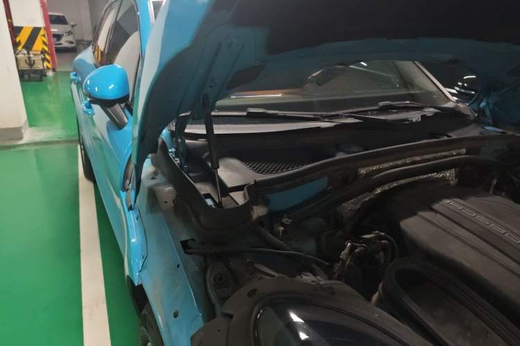 Used Porsche Macan 2018 Macan 2.0T Engine Bay Right