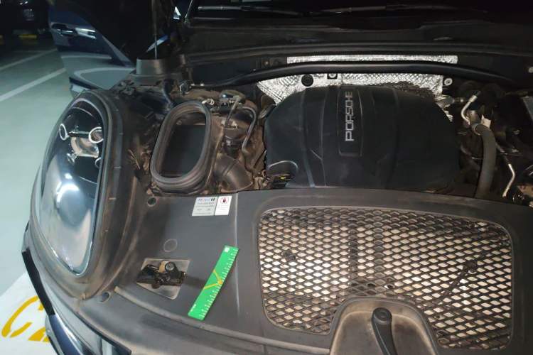 Used Porsche Macan 2018 Macan 2.0T Engine Bay Right