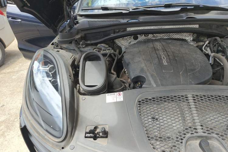 Used Porsche Macan 2018 Macan 2.0T Engine Bay Right