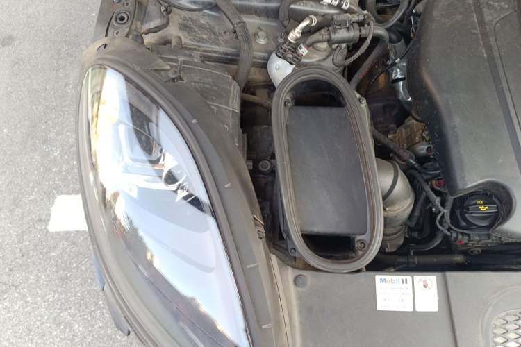 Used Porsche Macan 2018 Macan 2.0T Engine Bay Right